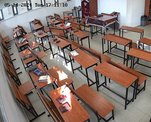 החוברת מתעופפת